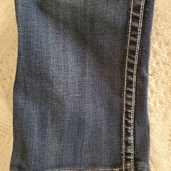 Women's Vigoss size 7/8 dark denim distressed jeans. The Chelsea bootcut. - Picture 3 of 16